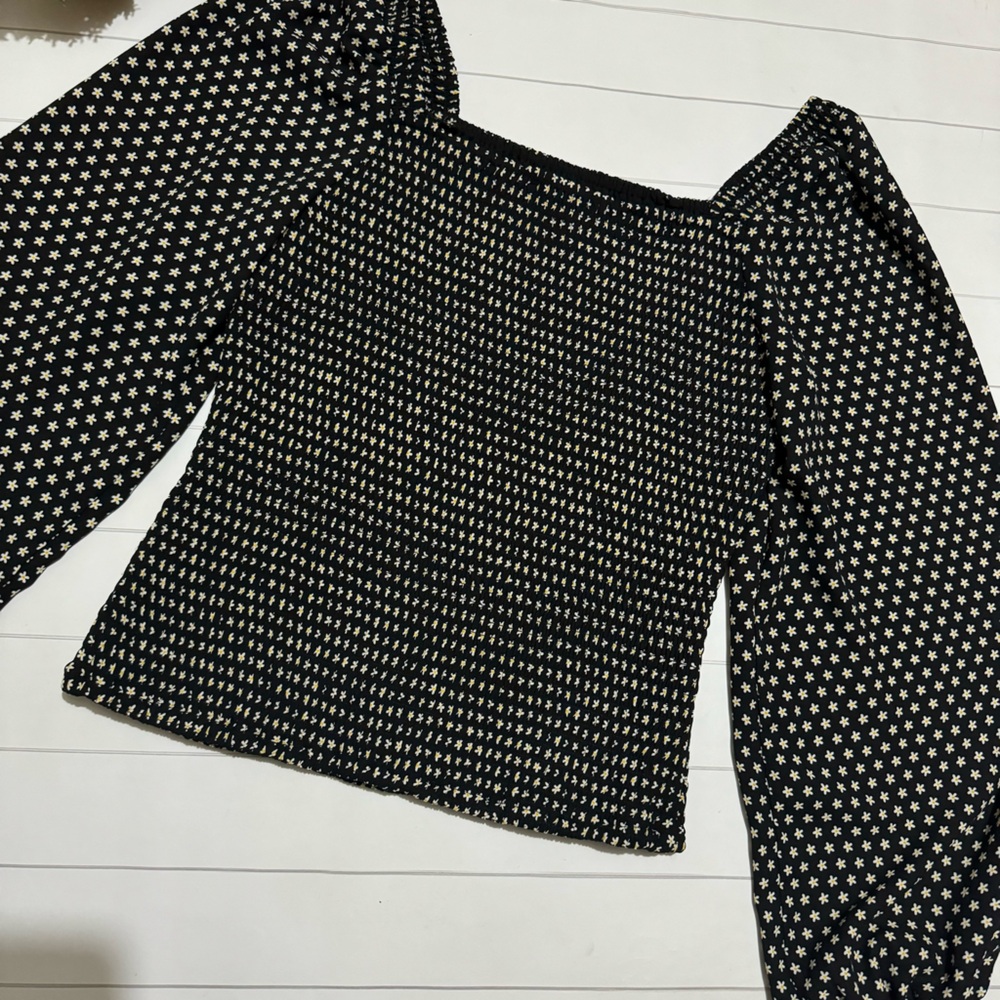 Smocked Puff Sleeve Black Floral Blouse Top‎ Women’s Small Medium - Picture 2 of 3